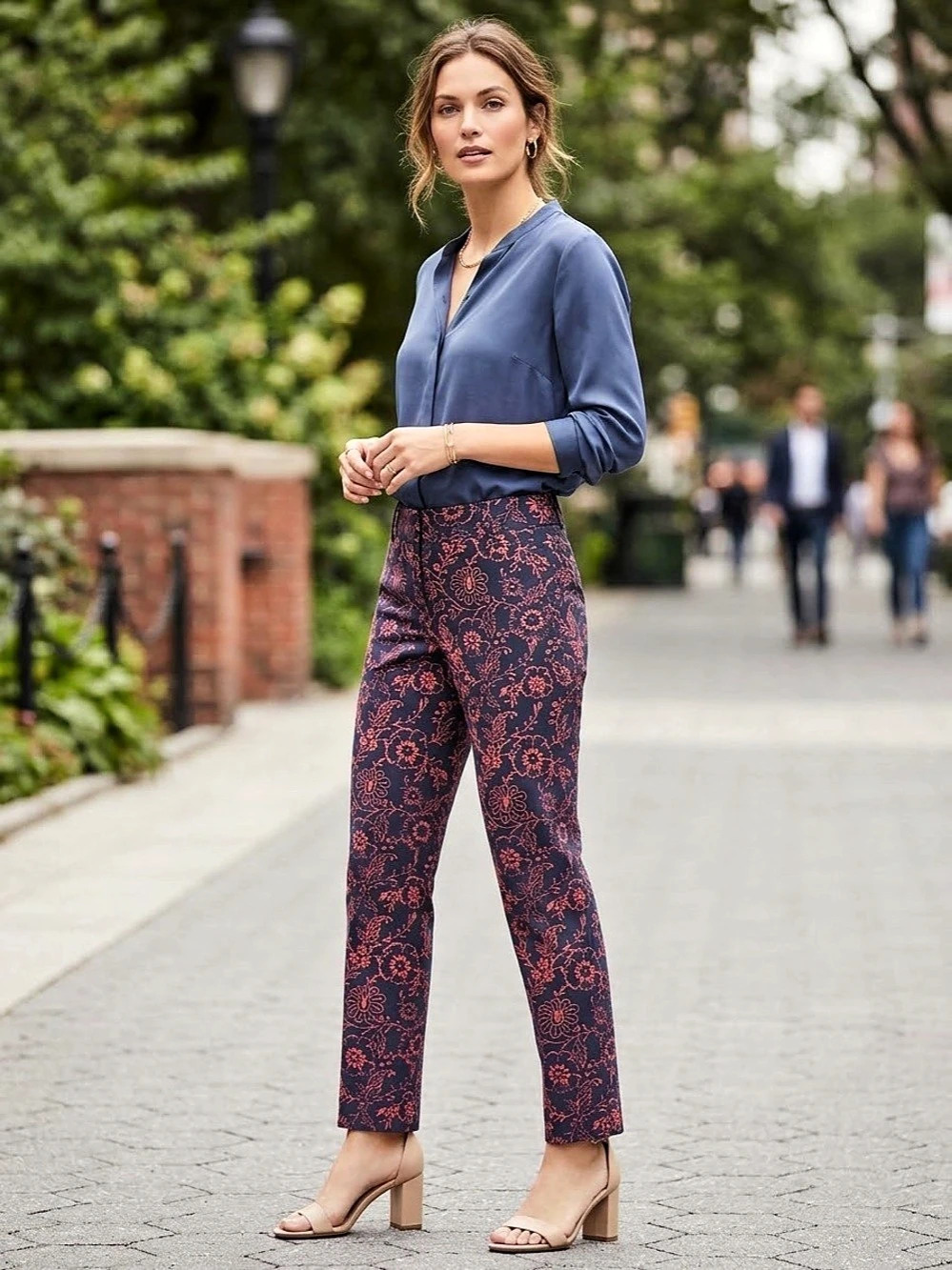 LOFT The Riviera Pant Marisa Fit Navy Coral Floral Ankle Pants Size 2 EUC